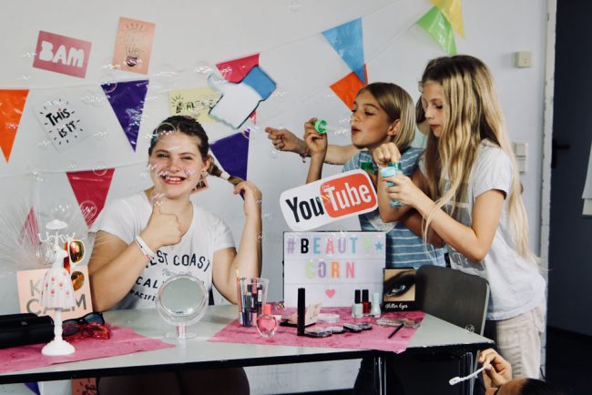 Freigesprochen Mediencoaching – Ohrwurm- Alarm: Musikparodie „YouTube- Stars“
