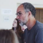 Schauspieler Makke Schneider und Schauspielerin Sunny Bansemer leiten den Theaterworkshop „SPIEL DEIN STÜCK!“ für Kinder in Marl.