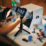 Kinder bedienen Kamera für Stop Motion Aufnahme