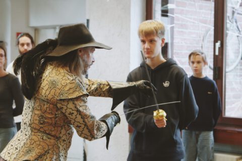 Kinder führen Fecht-Duell im Filmcamp Jojo