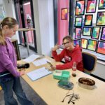 Kinder entwickeln Konzept für Podcastfolge